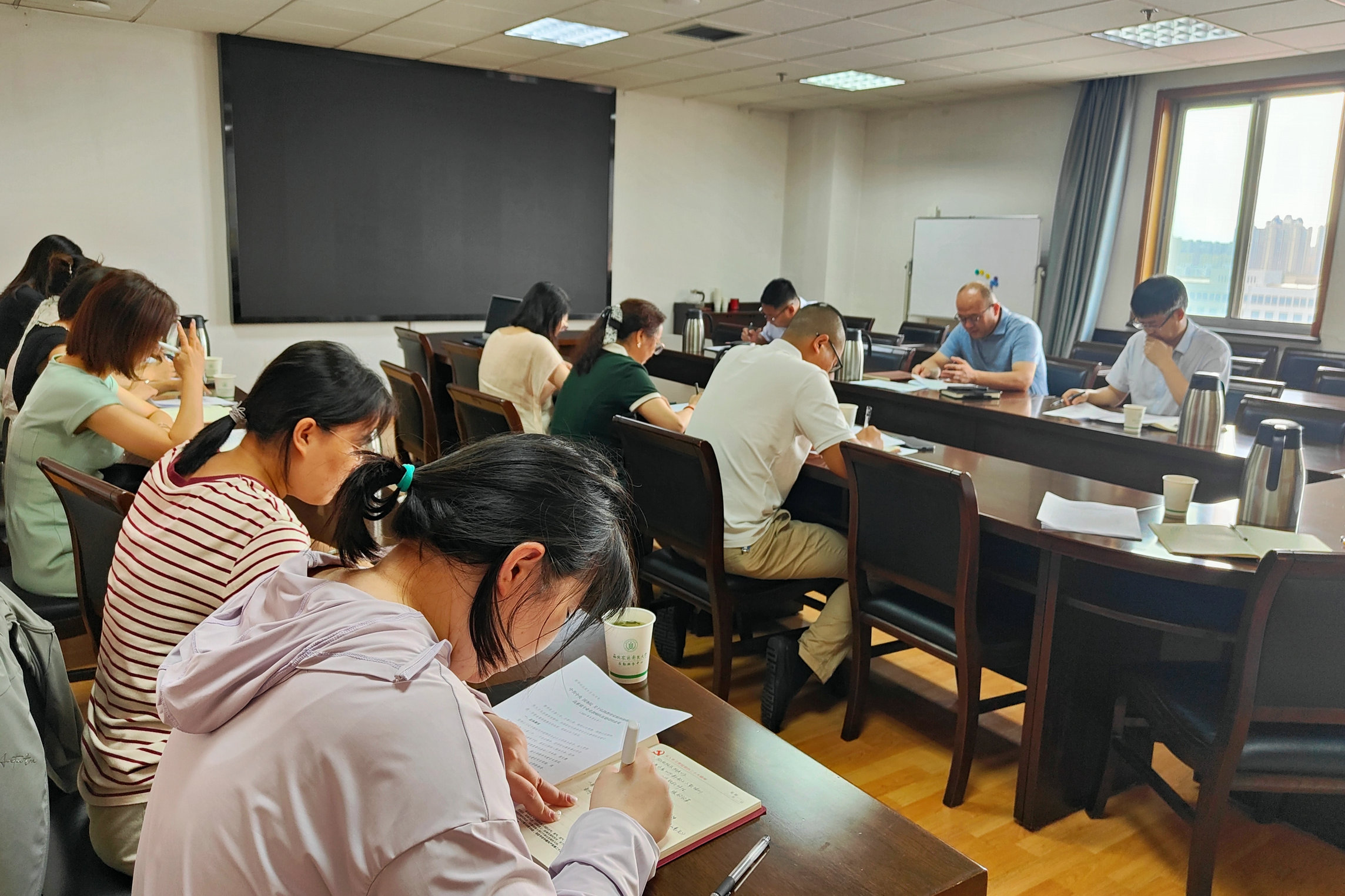 人事處/黨委教師工作部集中學習《中共中央 國務院關于弘揚教育家精神 加強新時代高素質專業化教師隊伍建設的意見》